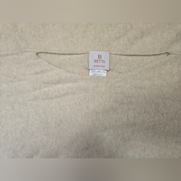 BETTA Italy Wool/ Cashmere/ Silk Cream Boatneck Top. Size Small - Picture 9 of 9